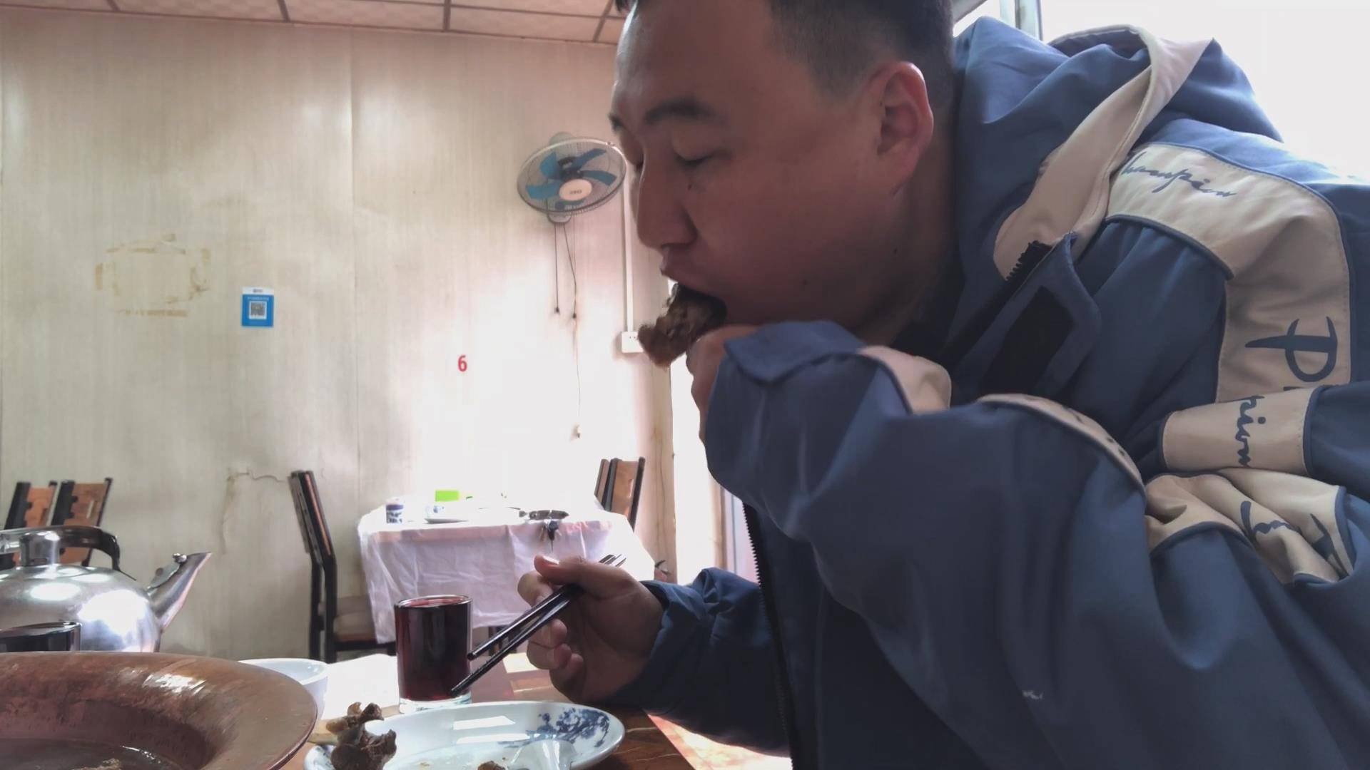 北京下雪、朋友到访,一起吃个温暖的羊蝎子、真好、happy